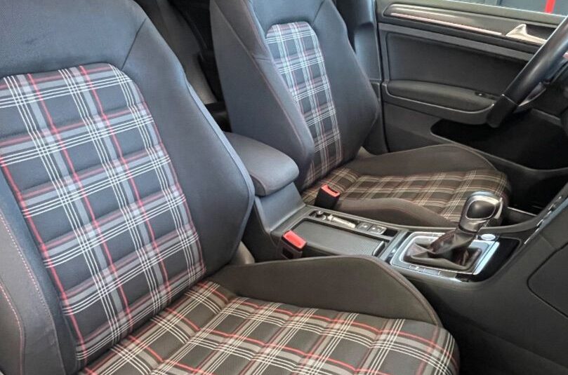 VOLKSWAGEN GOLF GTI PERFORMANCE