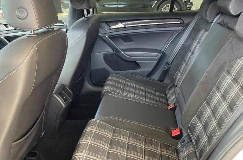 VOLKSWAGEN Golf GTD