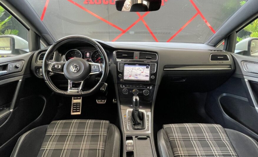 VOLKSWAGEN Golf GTD