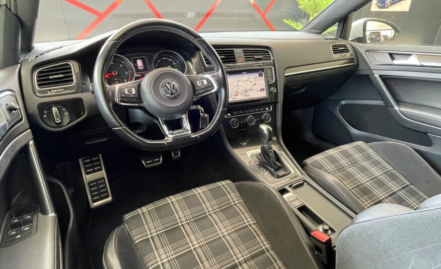 VOLKSWAGEN Golf GTD