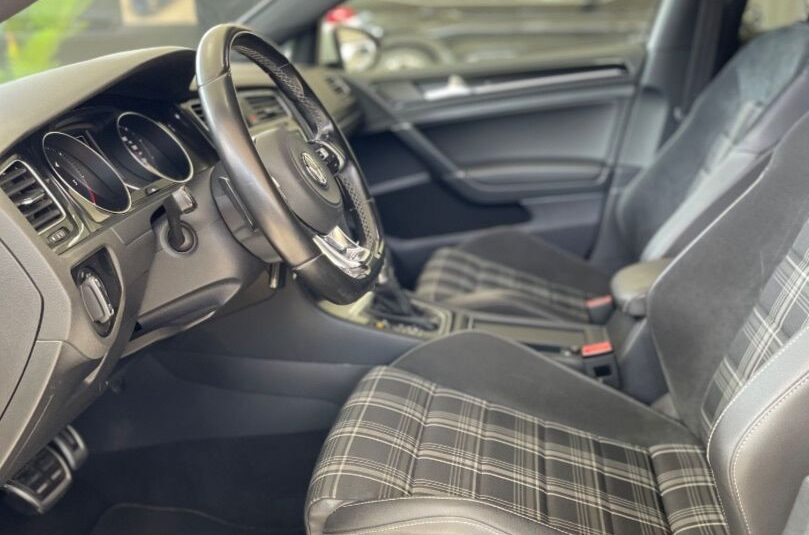 VOLKSWAGEN Golf GTD