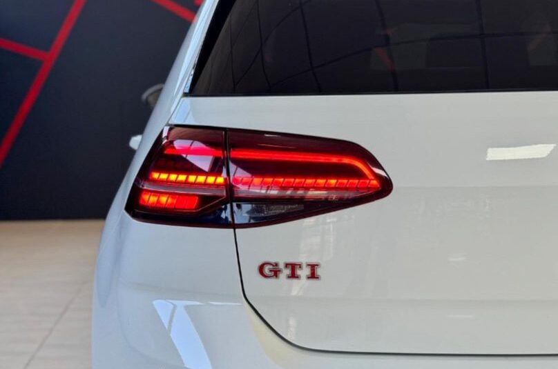 VOLKSWAGEN GOLF GTI PERFORMANCE