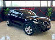 VOLVO XC40 MOMENTUM