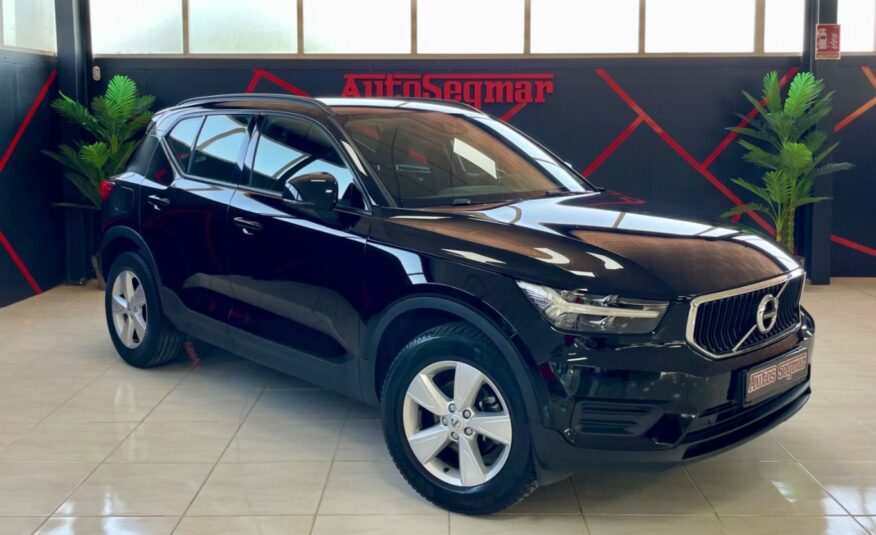 VOLVO XC40 MOMENTUM