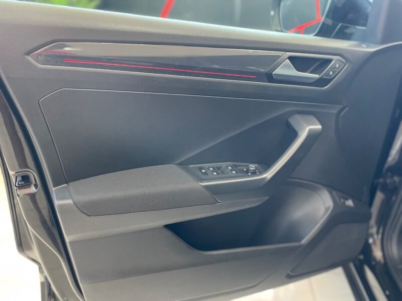 VOLKSWAGEN T-ROC R LINE