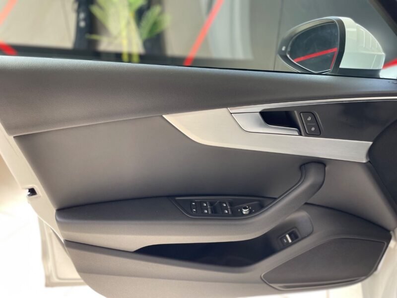 AUDI A4 AVANT S LINE