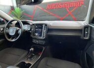 VOLVO XC40 MOMENTUM