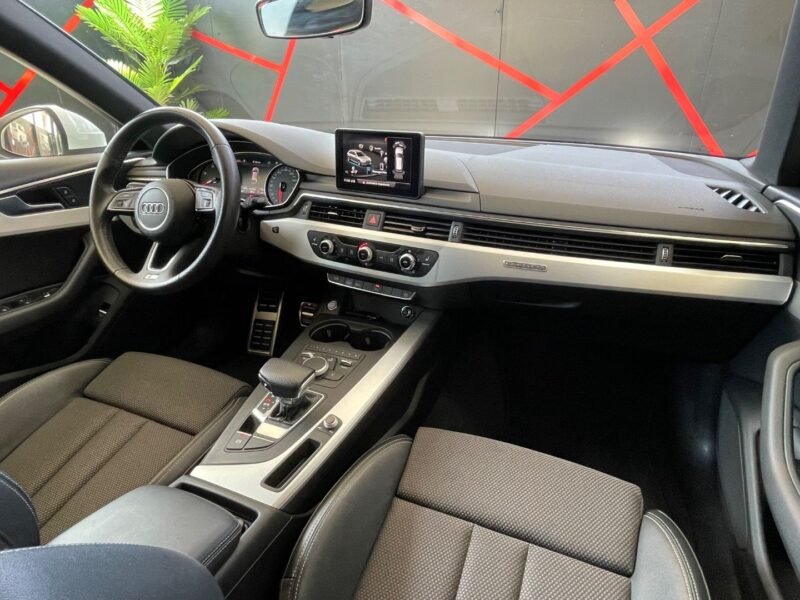 AUDI A4 AVANT S LINE