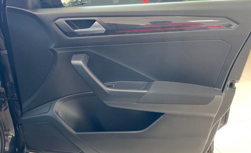 VOLKSWAGEN T-ROC R LINE