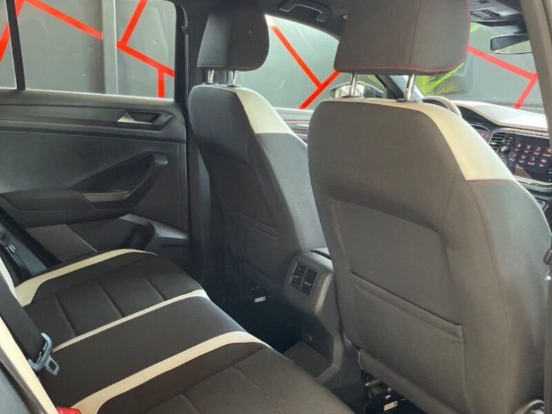 VOLKSWAGEN T-ROC R LINE