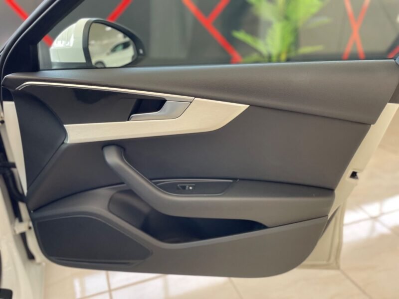 AUDI A4 AVANT S LINE