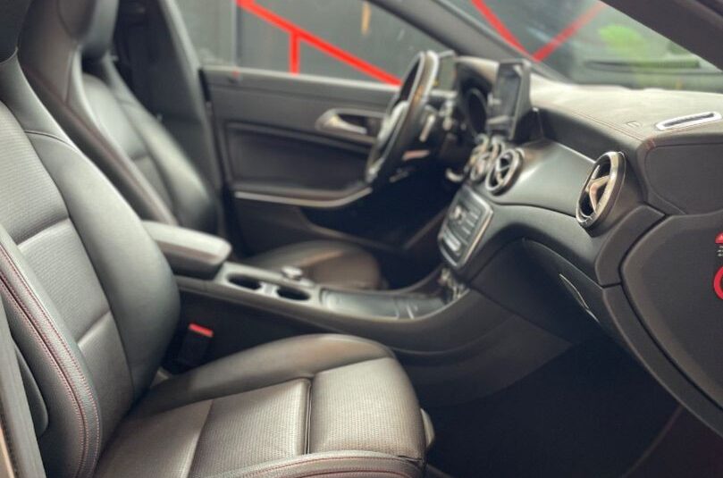 MERCEDES CLA 220 AMG LINE