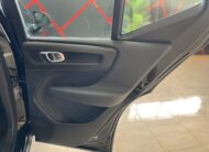 VOLVO XC40 MOMENTUM