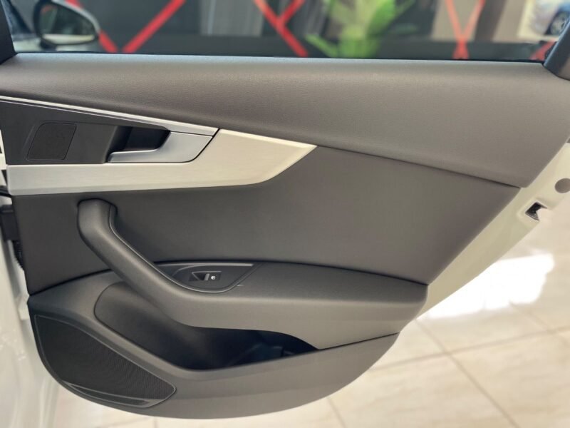 AUDI A4 AVANT S LINE