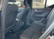 VOLVO XC40 MOMENTUM