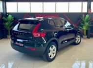 VOLVO XC40 MOMENTUM