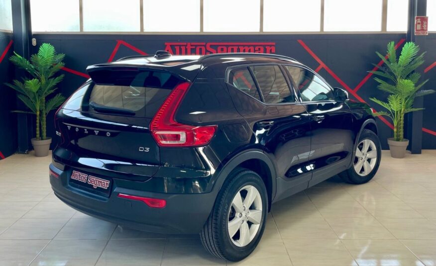 VOLVO XC40 MOMENTUM