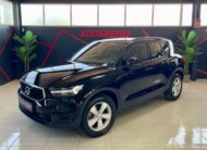 VOLVO XC40 MOMENTUM