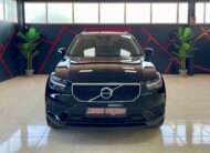 VOLVO XC40 MOMENTUM