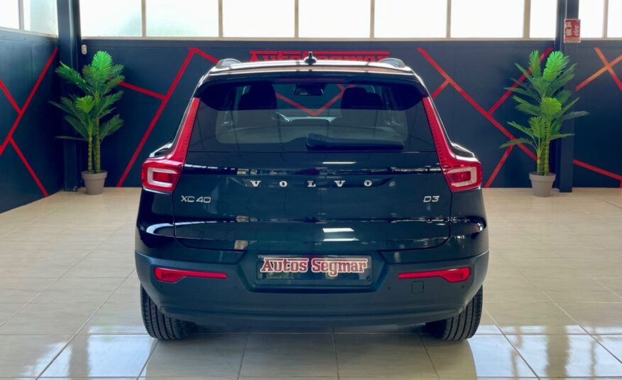 VOLVO XC40 MOMENTUM