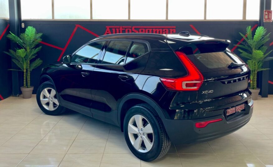 VOLVO XC40 MOMENTUM