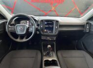 VOLVO XC40 MOMENTUM