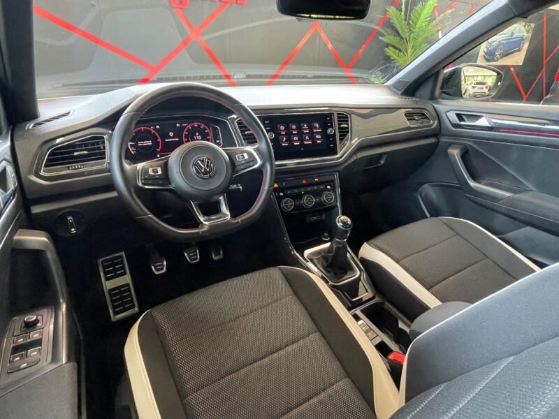 VOLKSWAGEN T-ROC R LINE