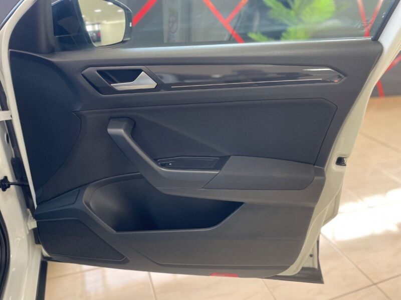 VOLKSWAGEN T-ROC SPORT