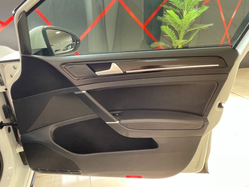 VOLKSWAGEN GOLF VII GTD