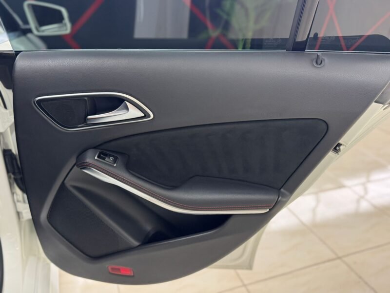 MERCEDES CLA 200 AMG LINE