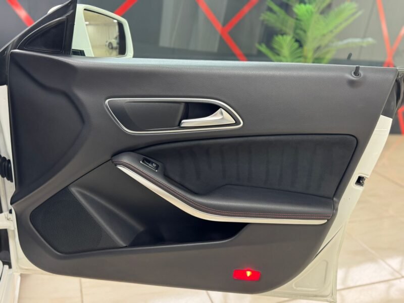 MERCEDES CLA 200 AMG LINE