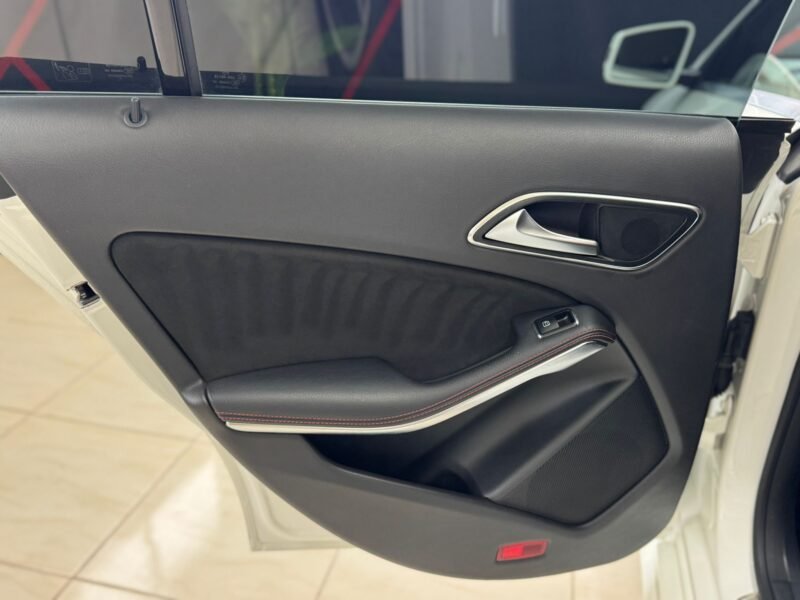 MERCEDES CLA 200 AMG LINE