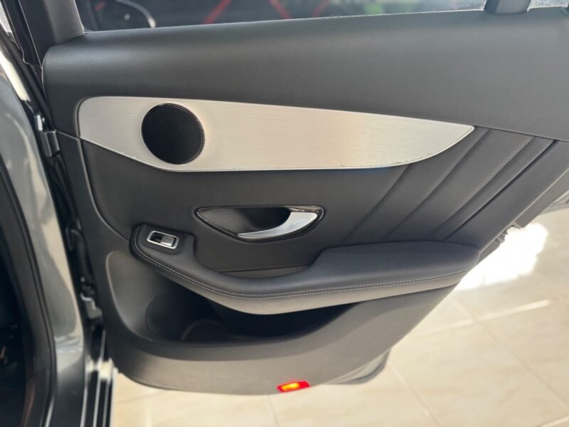 MERCEDES GLC 220 AMG LINE