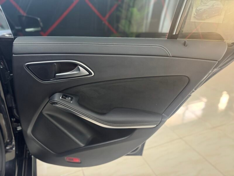 MERCEDES CLA 200 SHOOTING BRAKE AMG LINE