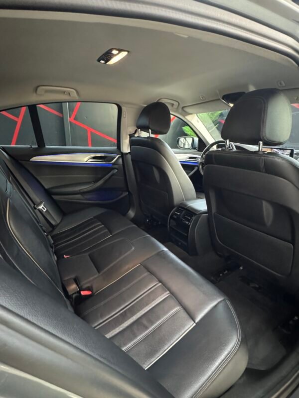 BMW 520 LUXURY LINE