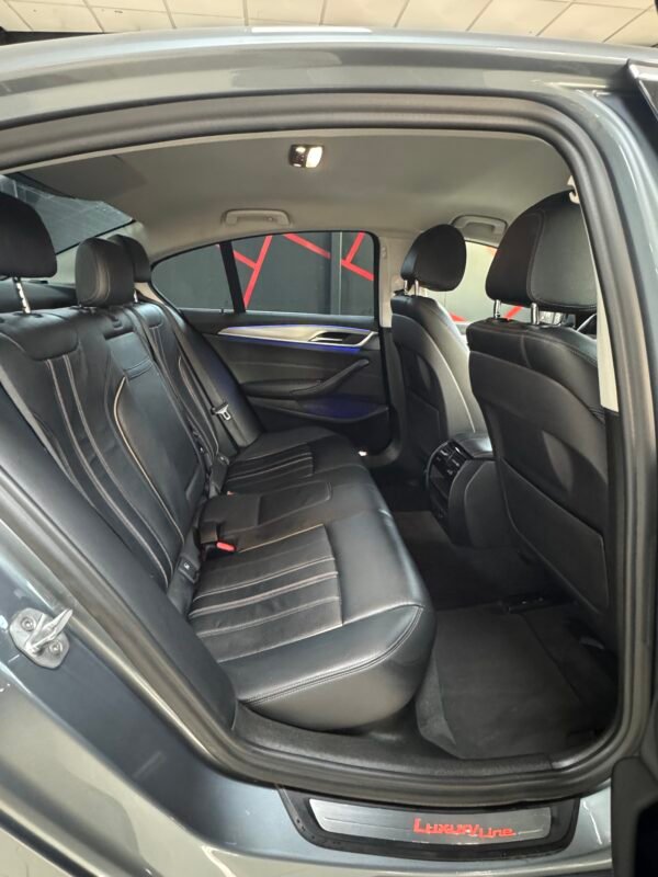 BMW 520 LUXURY LINE