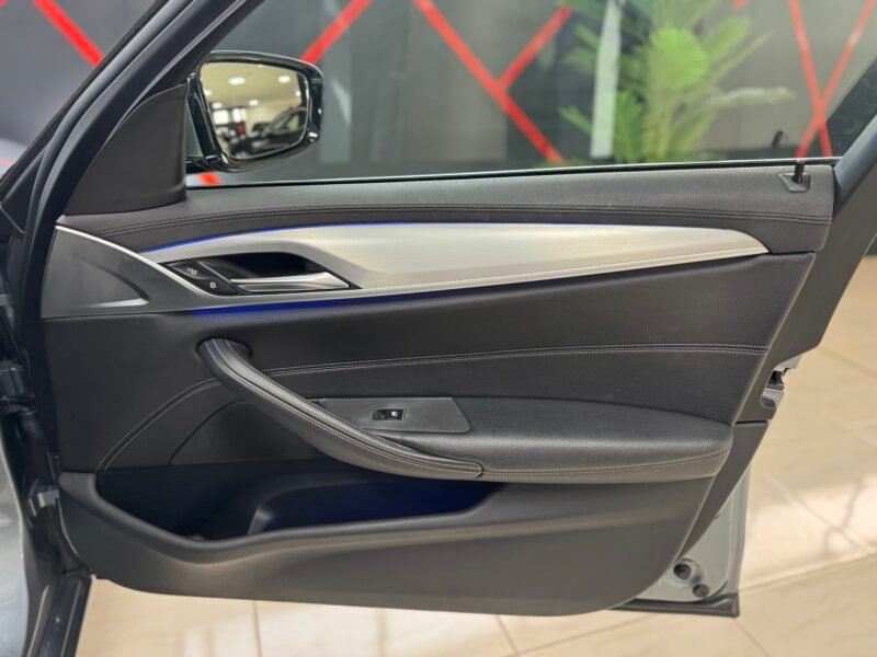BMW 520 LUXURY LINE