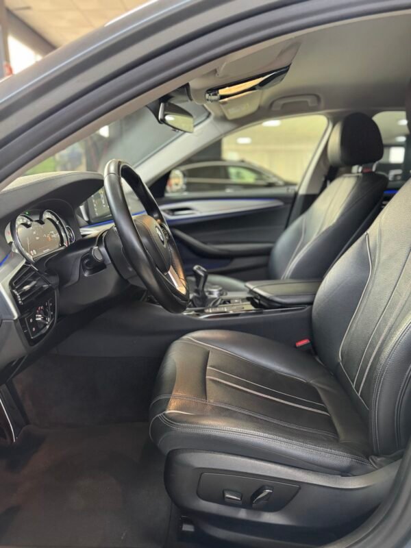 BMW 520 LUXURY LINE