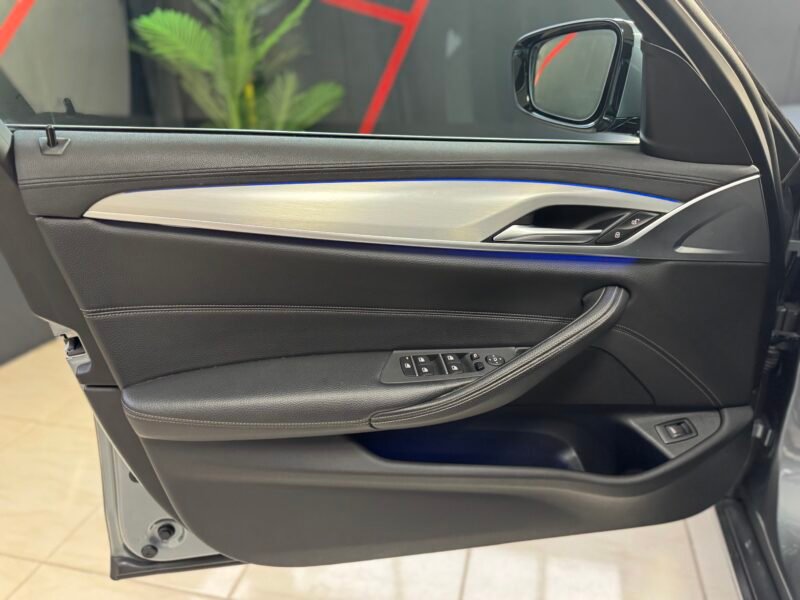 BMW 520 LUXURY LINE