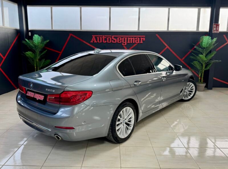 BMW 520 LUXURY LINE
