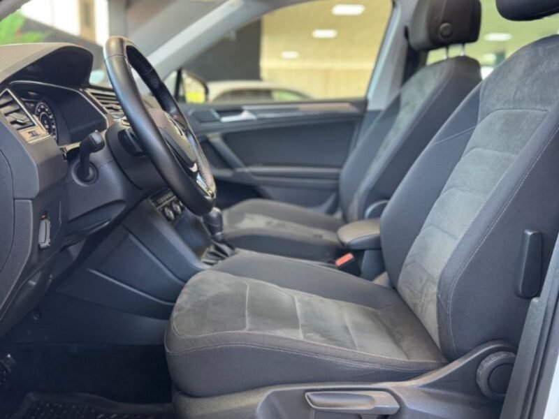VOLKSWAGEN TIGUAN SPORT