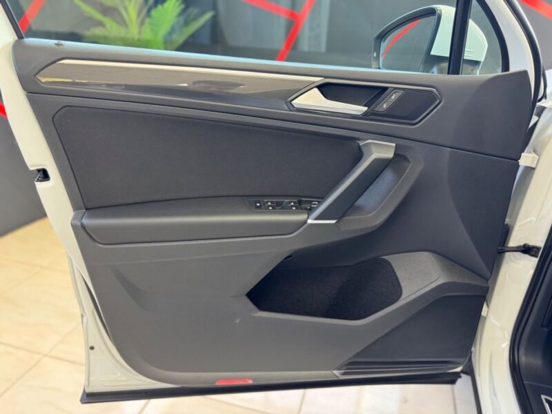 VOLKSWAGEN TIGUAN SPORT