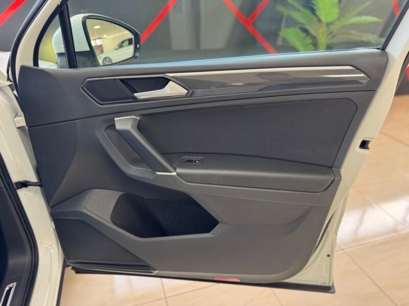 VOLKSWAGEN TIGUAN SPORT