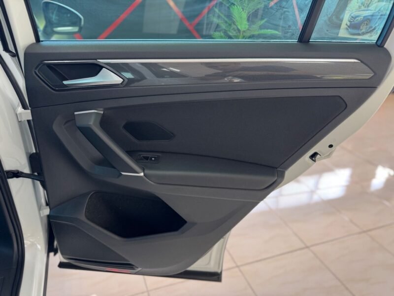 VOLKSWAGEN TIGUAN SPORT