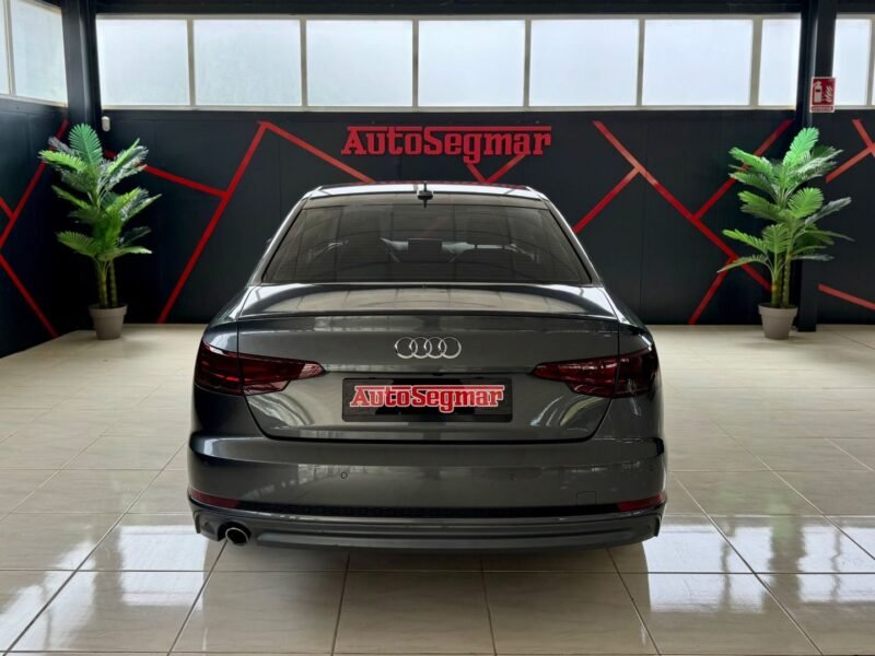 AUDI A4 S LINE