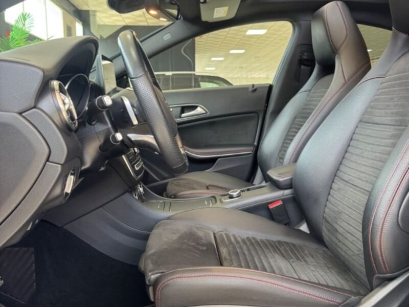 MERCEDES CLA 220 AMG LINE