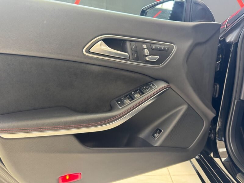 MERCEDES CLA 220 AMG LINE