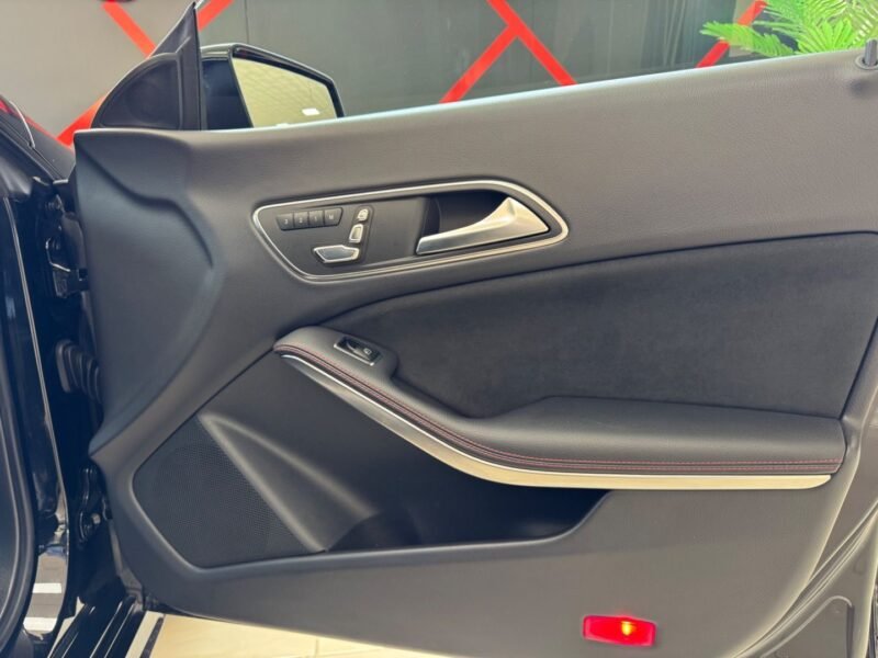MERCEDES CLA 220 AMG LINE