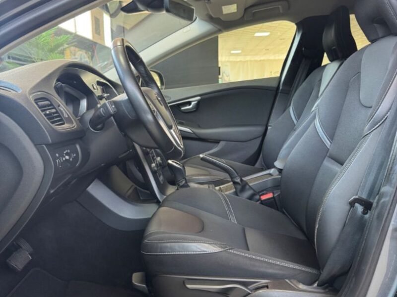 VOLVO V40 D2 MOMENTUM
