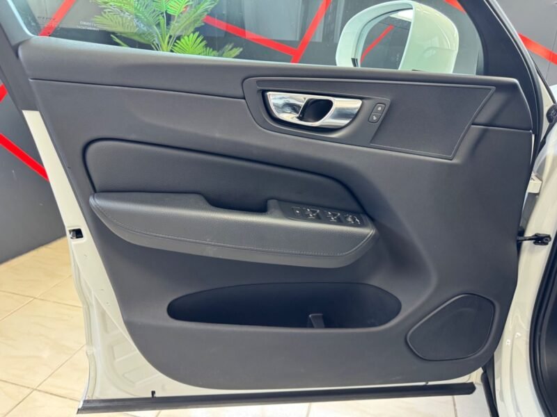 VOLVO XC60 D4 AWD